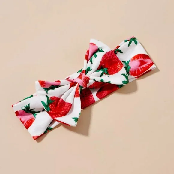 Baby Girls Strawberry 'Berry Cute" Bubble Shorts Outfit Set - Picture 2 of 5